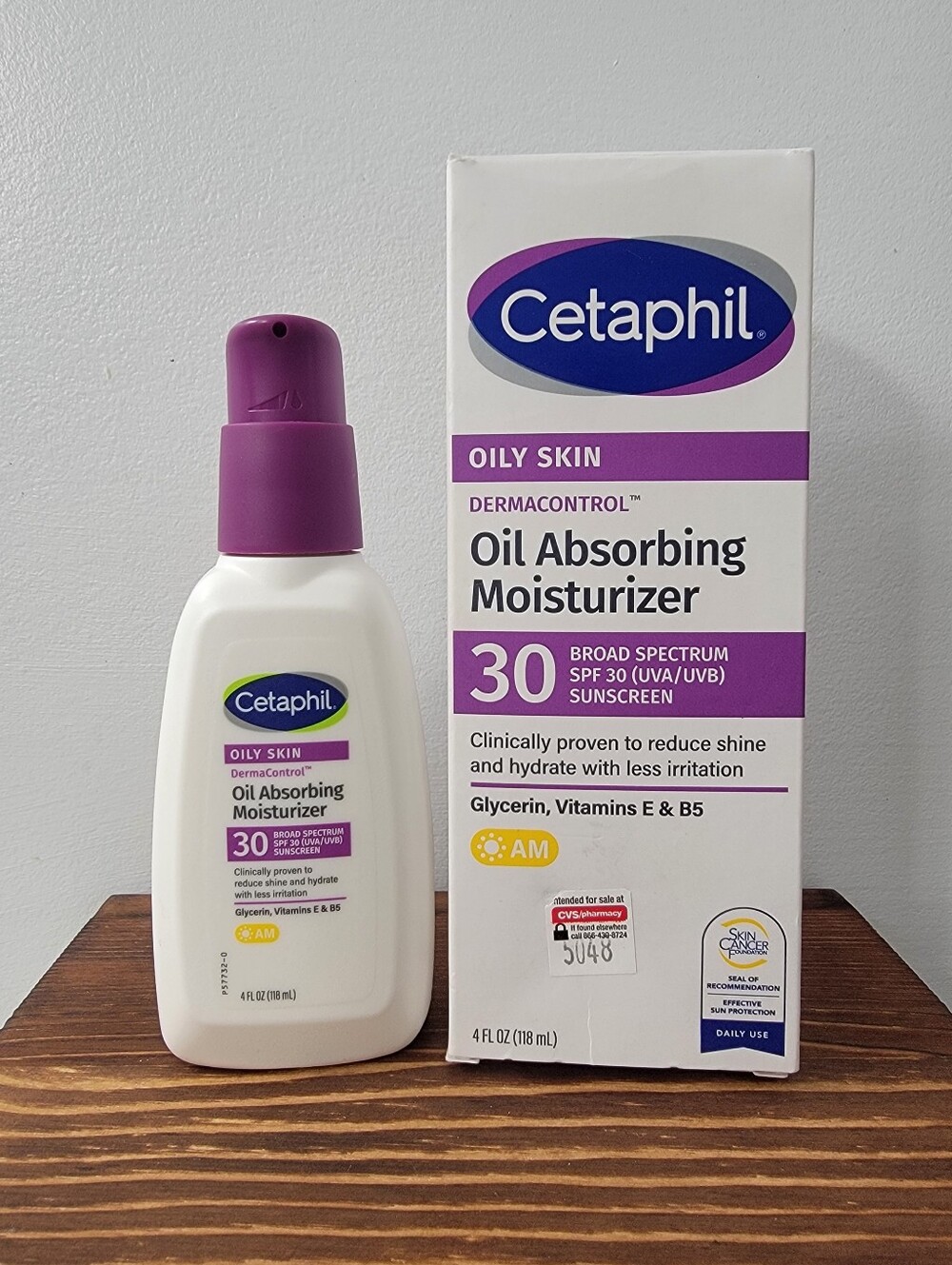 Cetaphil Oil Absorbing Moisturizer SPF 30 — White & Purple